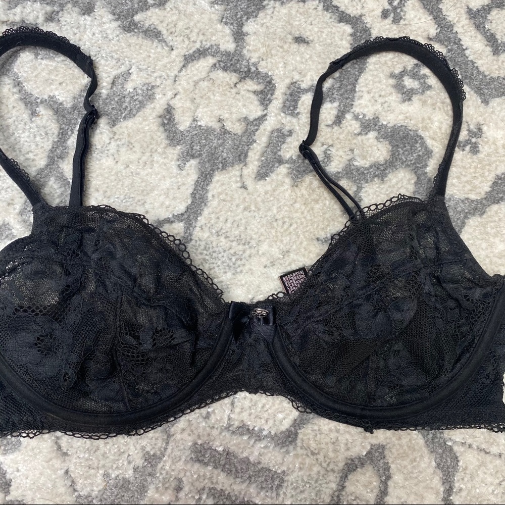 VS black lace bra